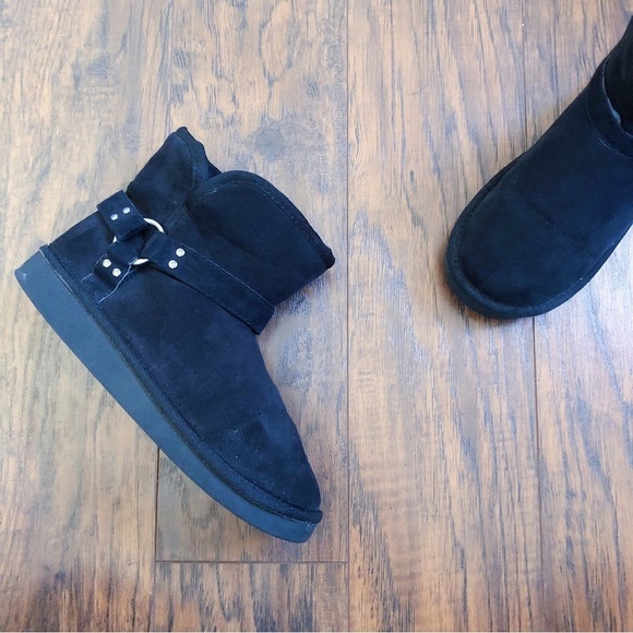 Arizona • faux shearling ankle booties black suede fur harness short low Y2K - Picture 1 of 12